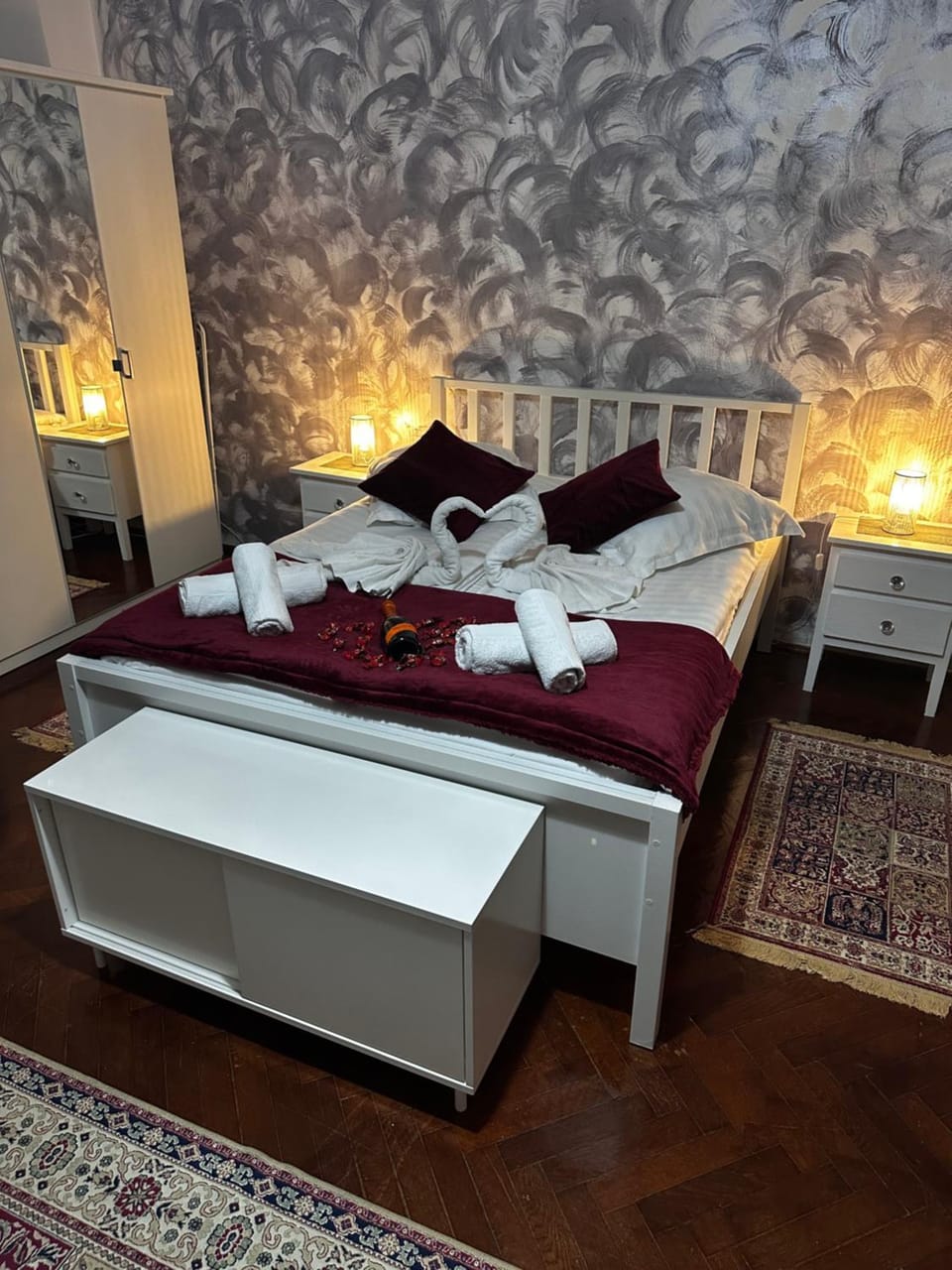 Bed, Photo of the whole room, Bedroom, towels