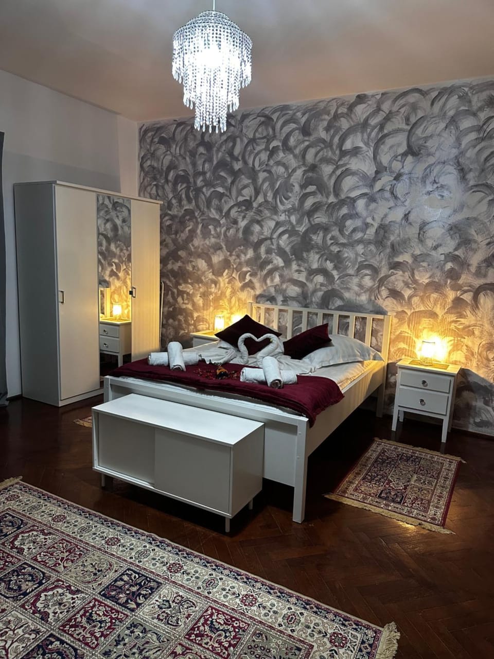 Bed, Bedroom, towels