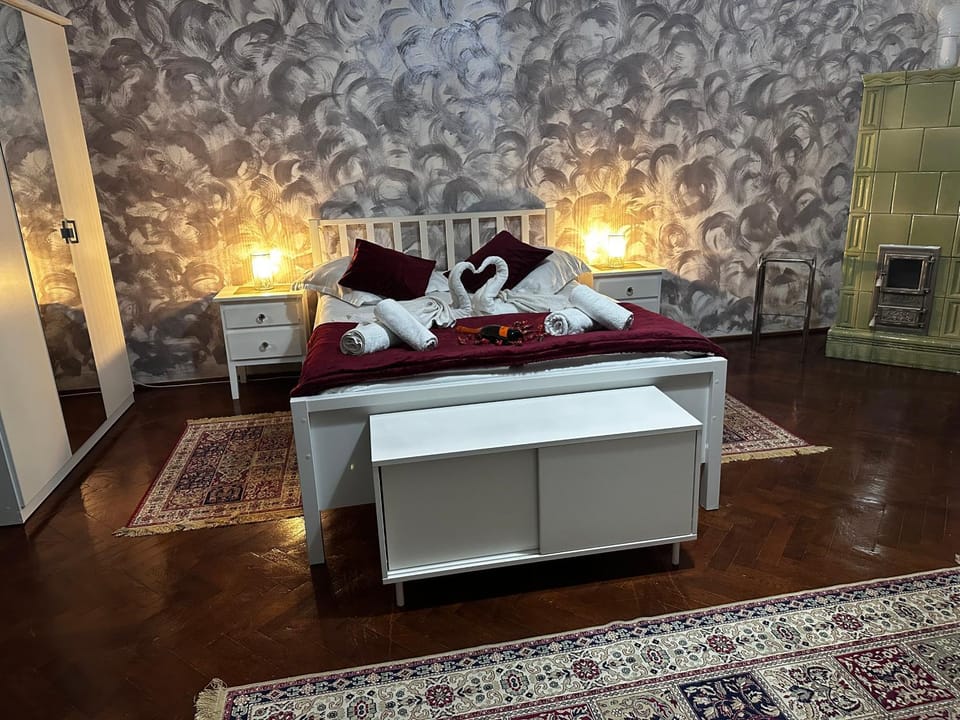 Bed, Bedroom, towels