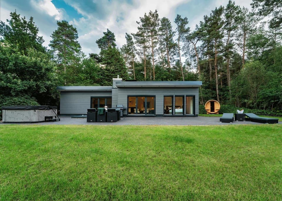 Property building, Garden, Hot Tub, Sauna, Balcony/Terrace, Swimming pool
