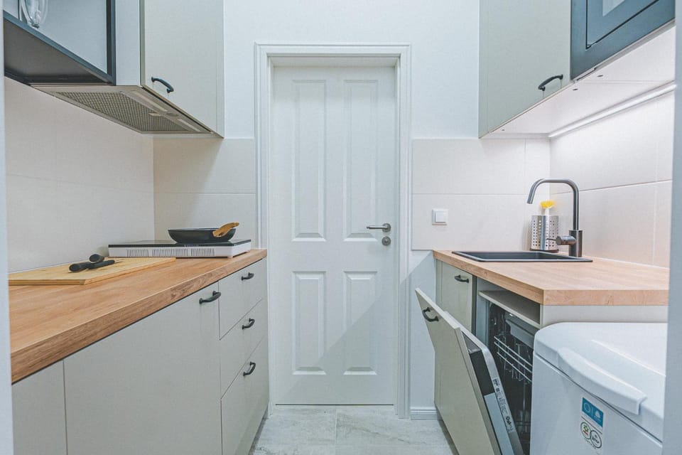 Kitchen or kitchenette, dishwasher, kitchen