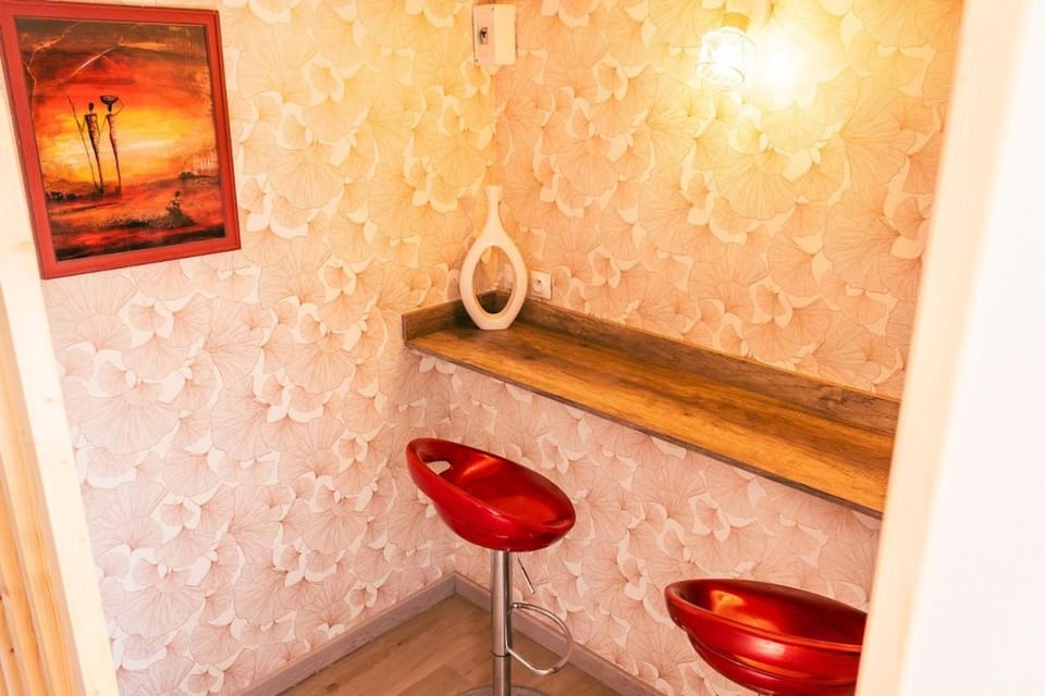 Chambre coté jardin Paris La Défense Arena Apartment in Sartrouville