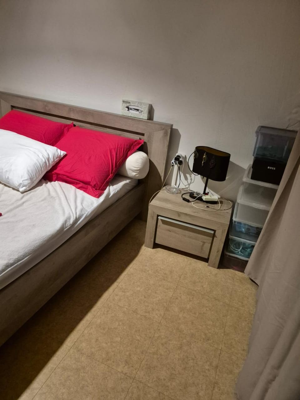 Chambre marignane uniquement le week-end et réservation que pour femme Apartment in Marignane