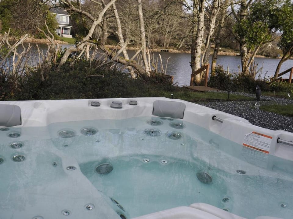 Natural landscape, Hot Tub, Beach, Lake view