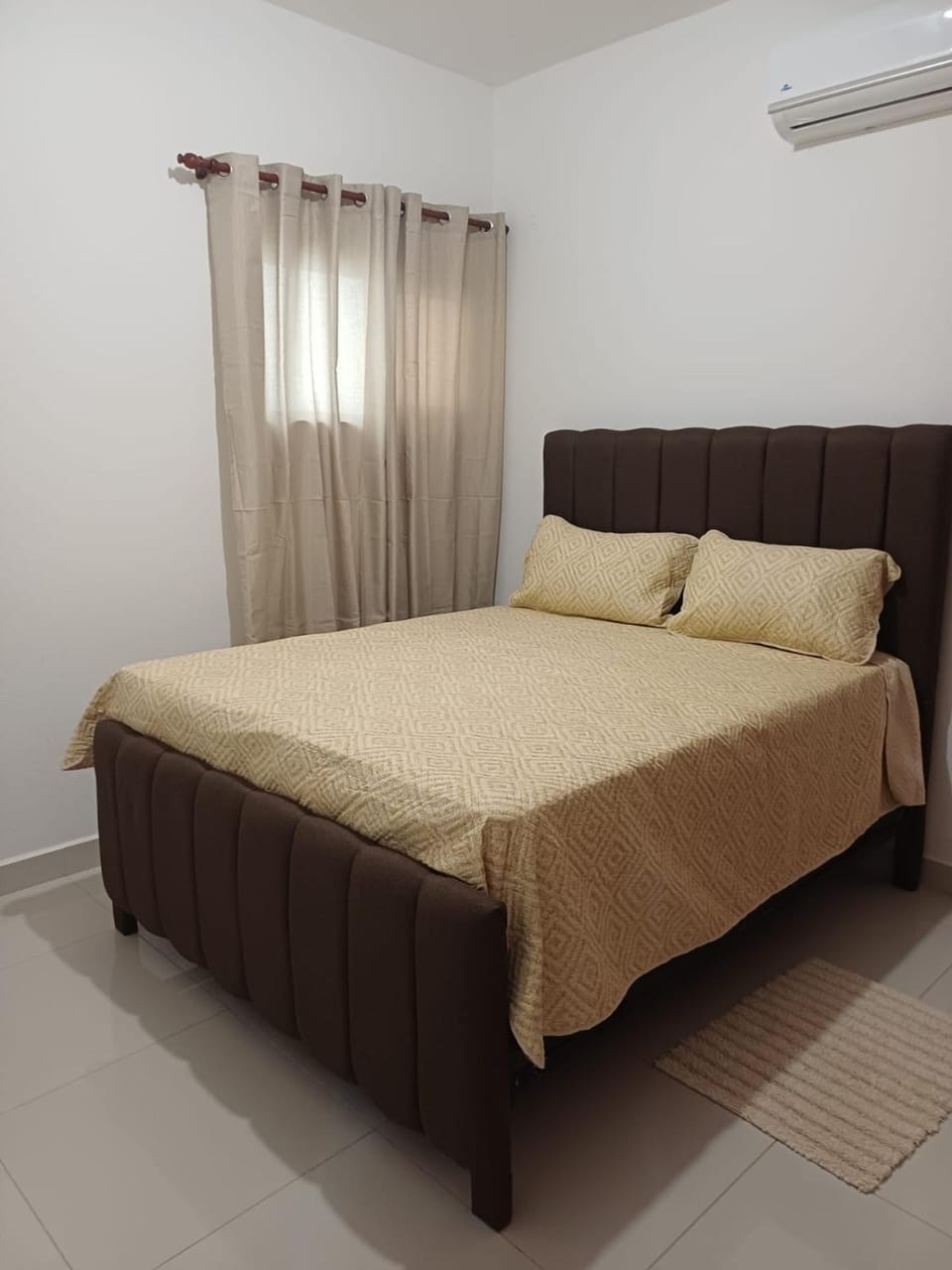 Bedroom, air conditioner