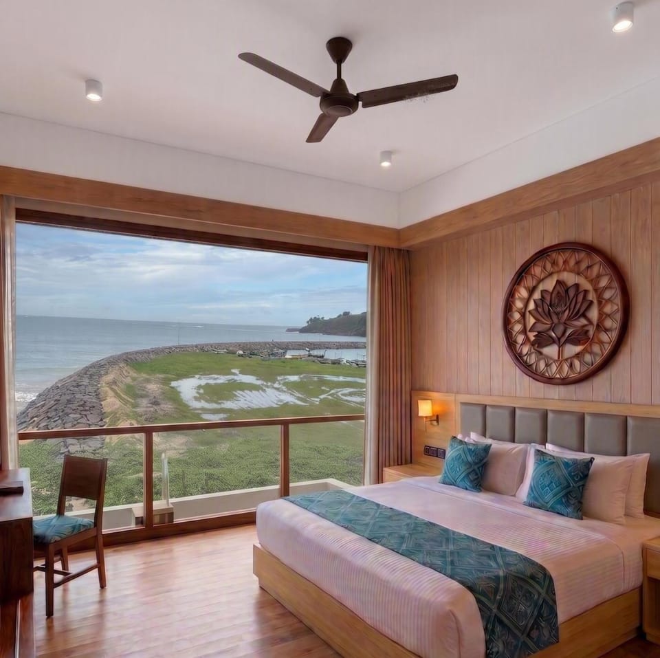 Bathroom, Sea view