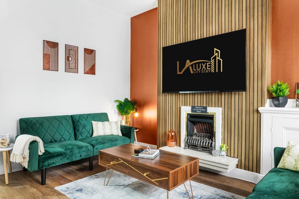 Communal lounge/ TV room, TV and multimedia, Living room, Seating area, Evening entertainment