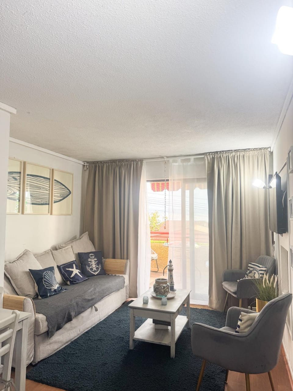 Bed, TV and multimedia, Living room, Seating area