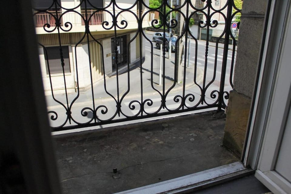 Cozy Air-Conditioned - Central - Close to Train Station Apartment in Nouvelle-Aquitaine