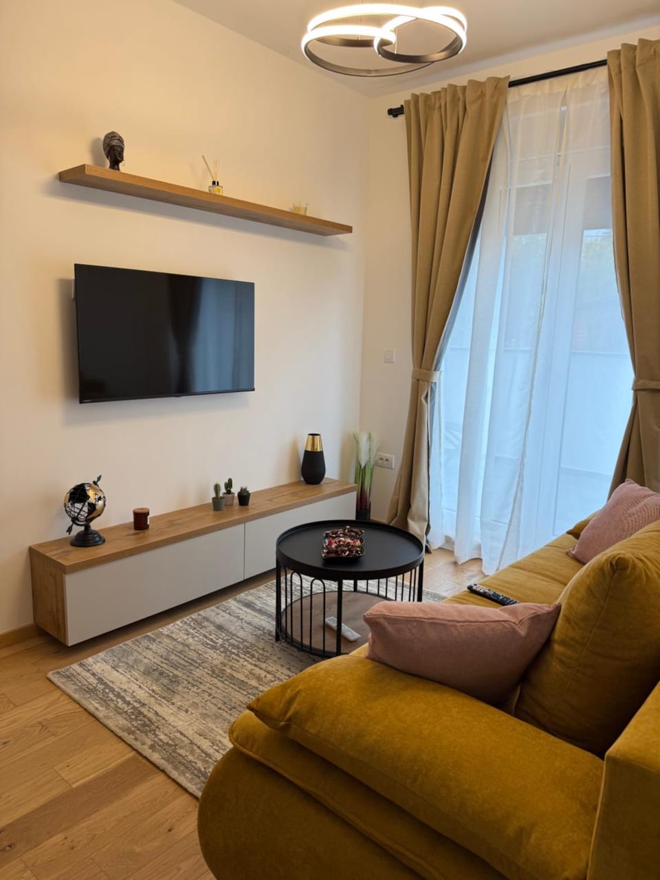 TV and multimedia, Living room, Seating area