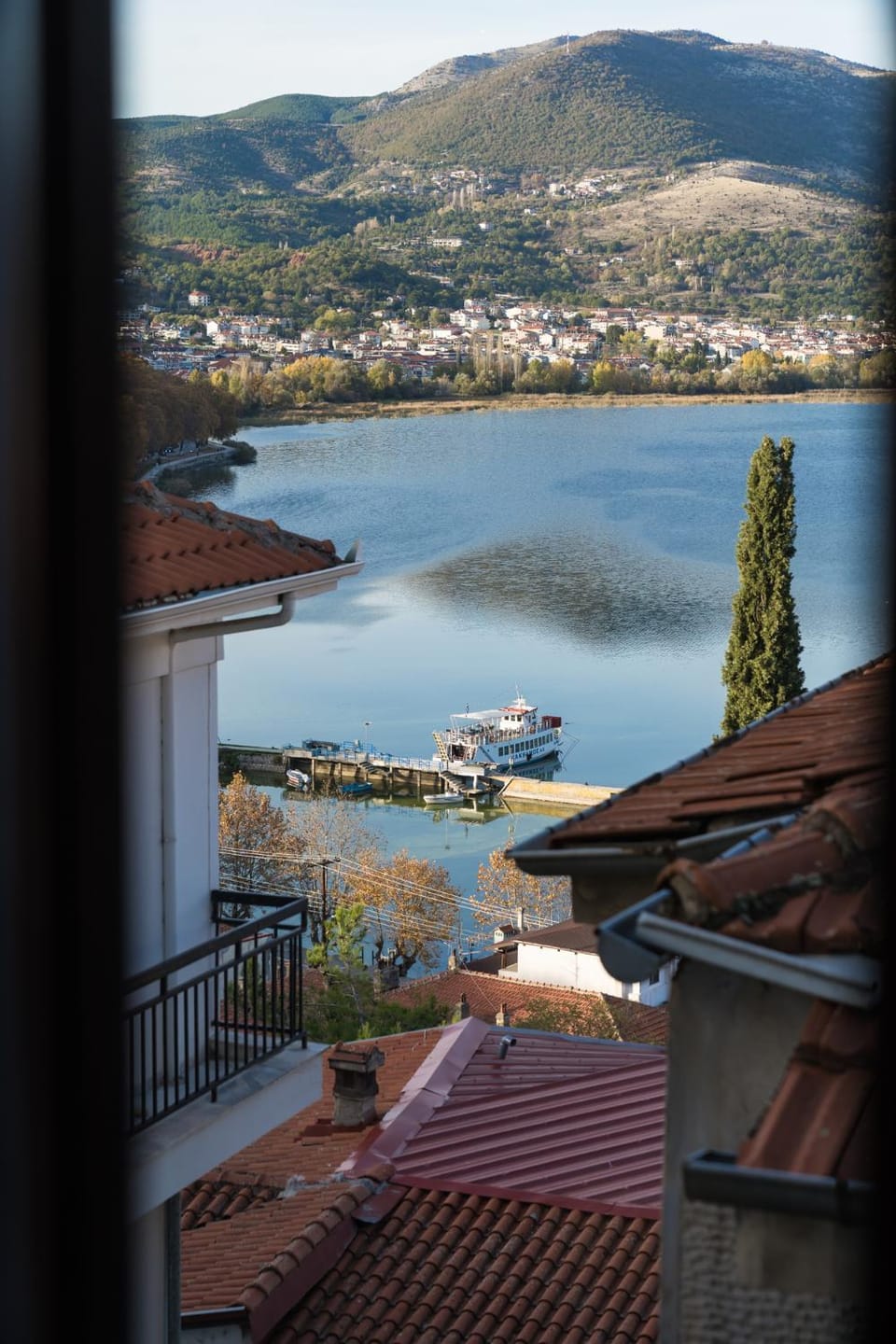 Nearby landmark, Day, Natural landscape, View (from property/room), City view, Lake view, Mountain view