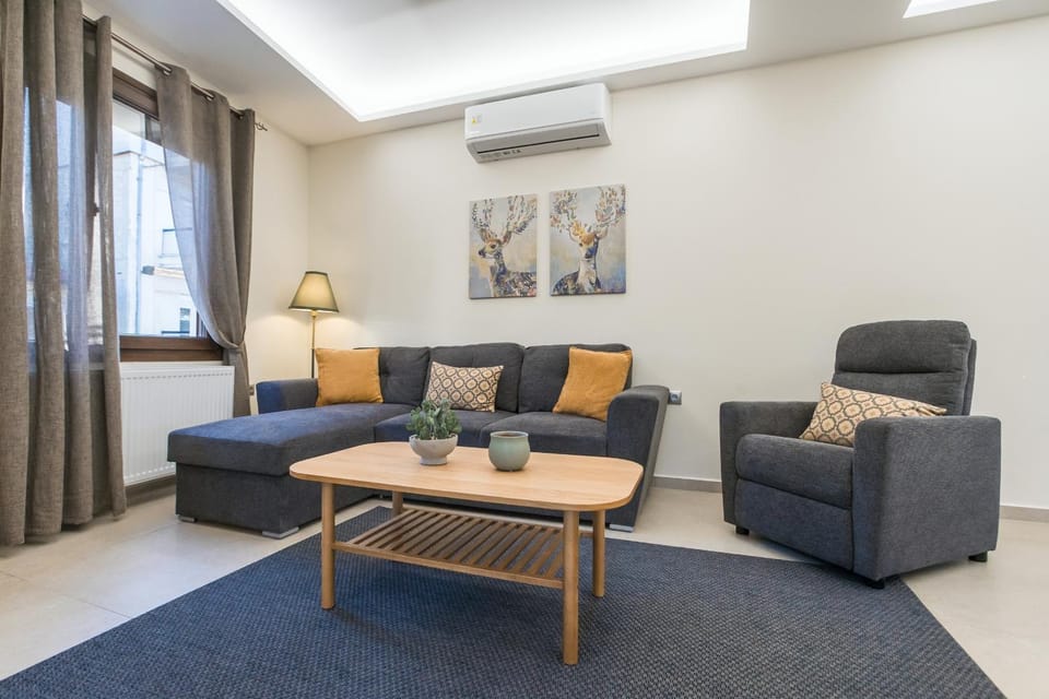 Living room, Seating area, air conditioner