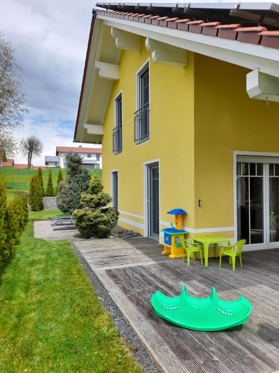 Property building, Garden, Garden, Balcony/Terrace