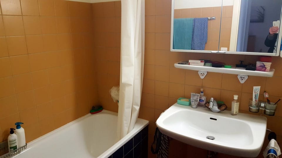 Appartement à partager avec couchage sur un grand matelas au sol Vacation rental in Canton of Vaud