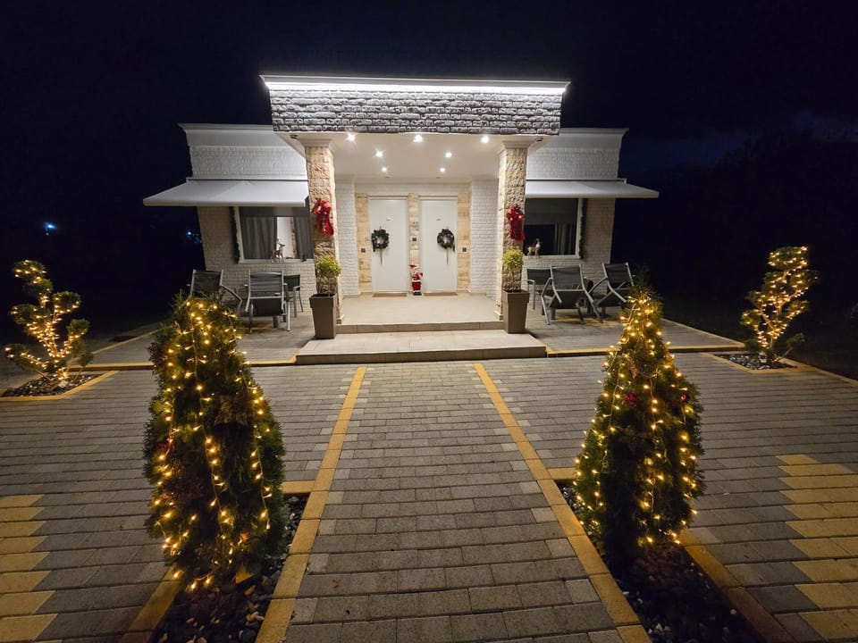 White House Apartment in Trikala