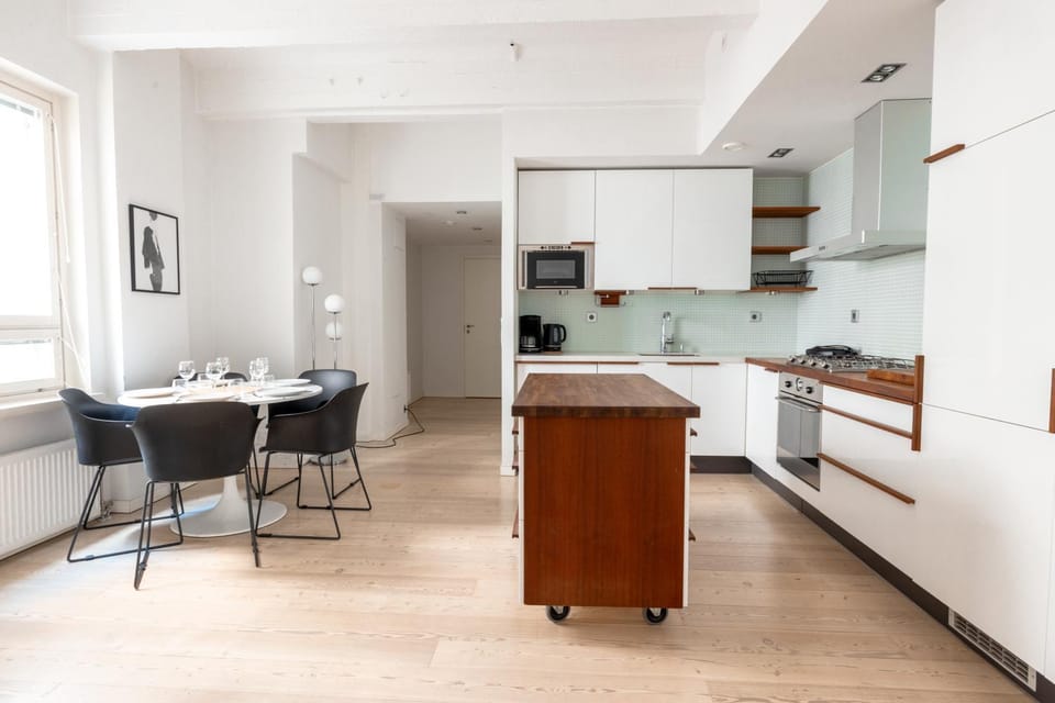 Kitchen or kitchenette, Dining area, oven, stove