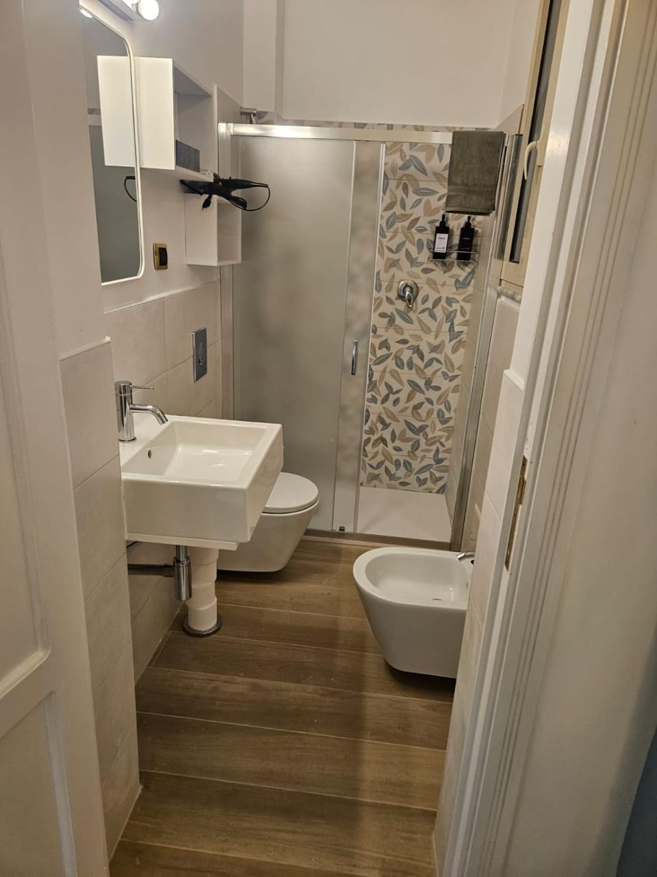 Shower, Toilet, Bathroom, bidet, towels
