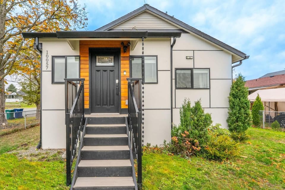 Pet-Friendly 4BR Home Near Airport & Seattle DT House in Burien