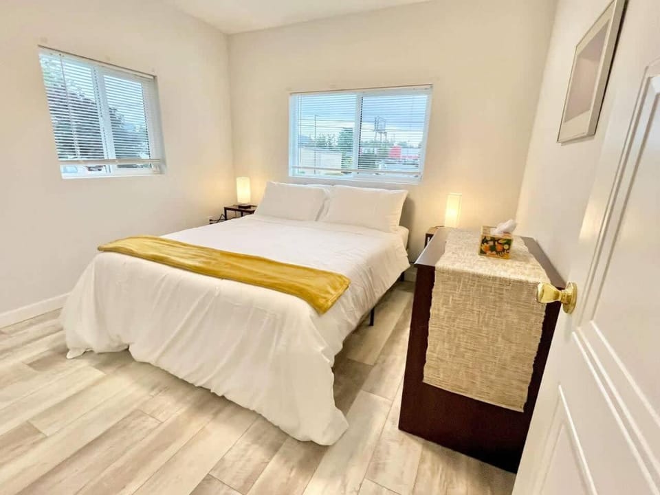 Cozy 2BR Upper Unit Near Airport & Seattle DT House in Burien