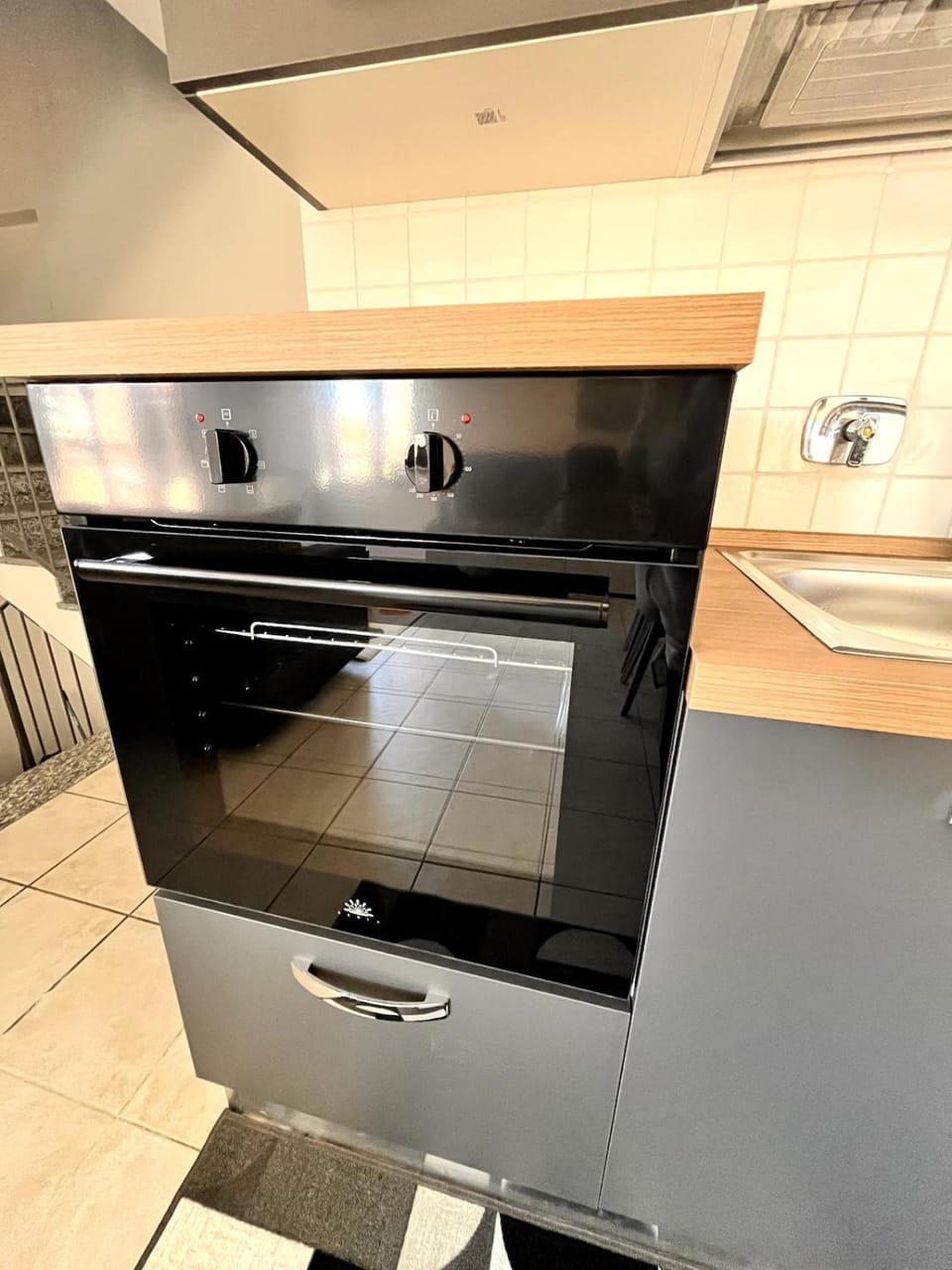 Kitchen or kitchenette, oven