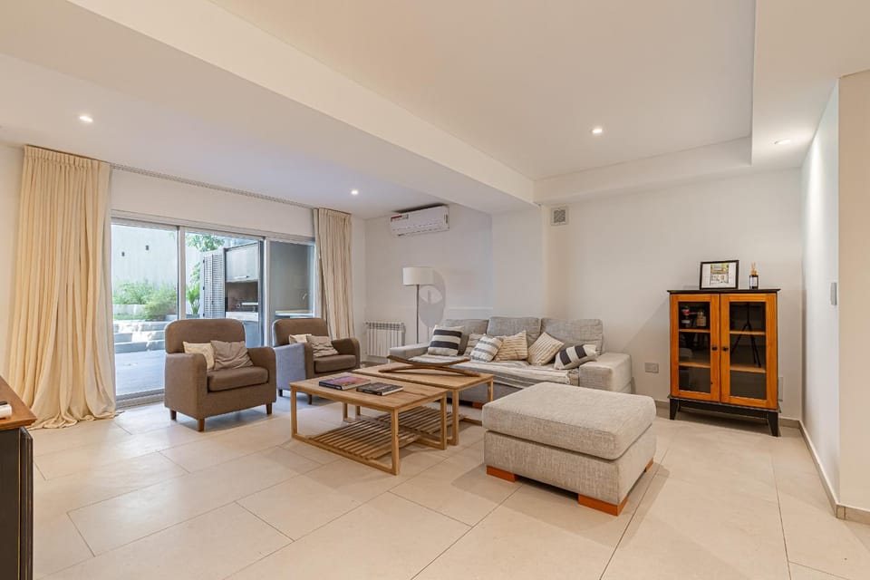 TV and multimedia, Living room, Seating area, air conditioner