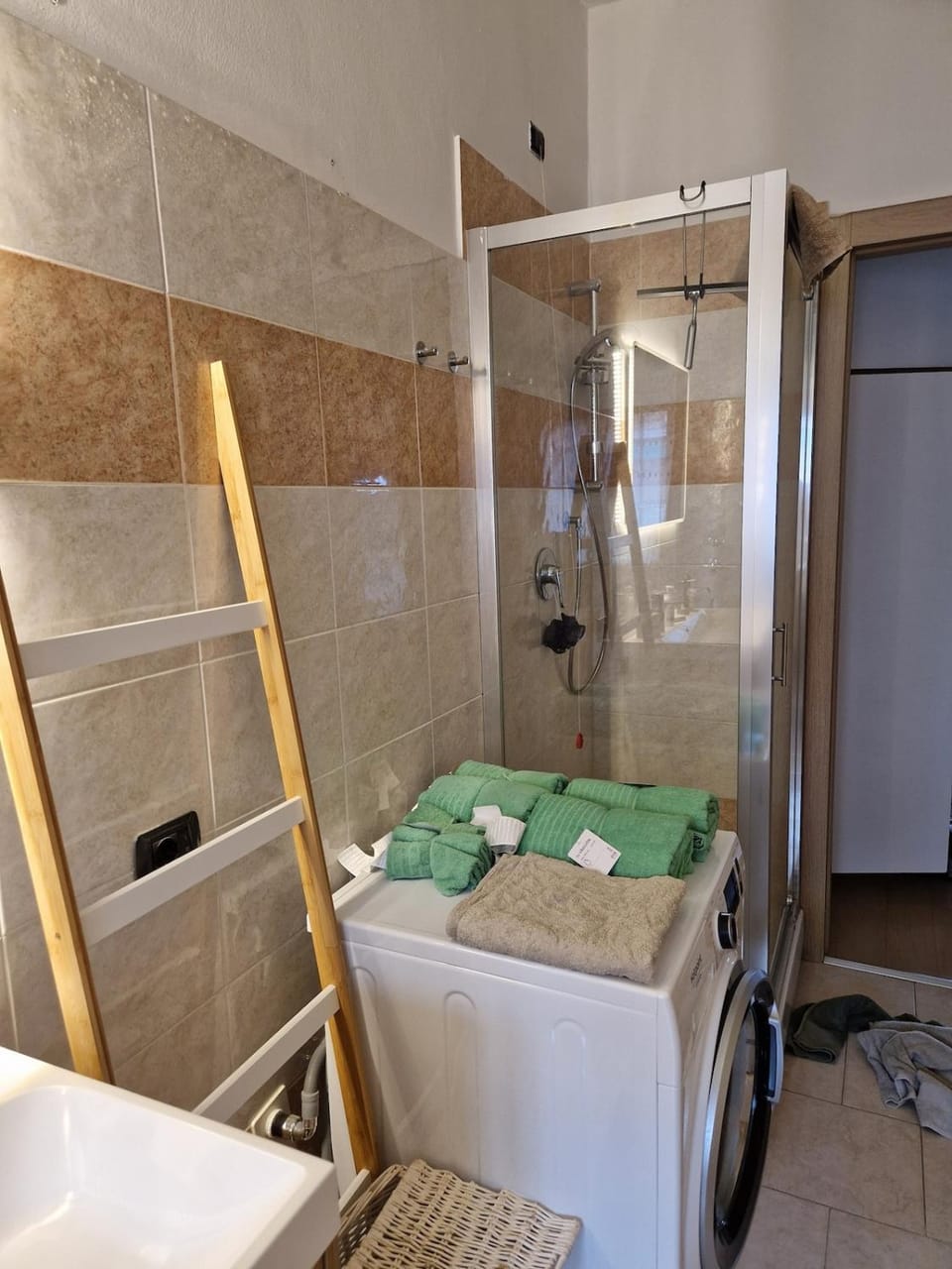 Large bright apartment - strategic location Apartment in Milan