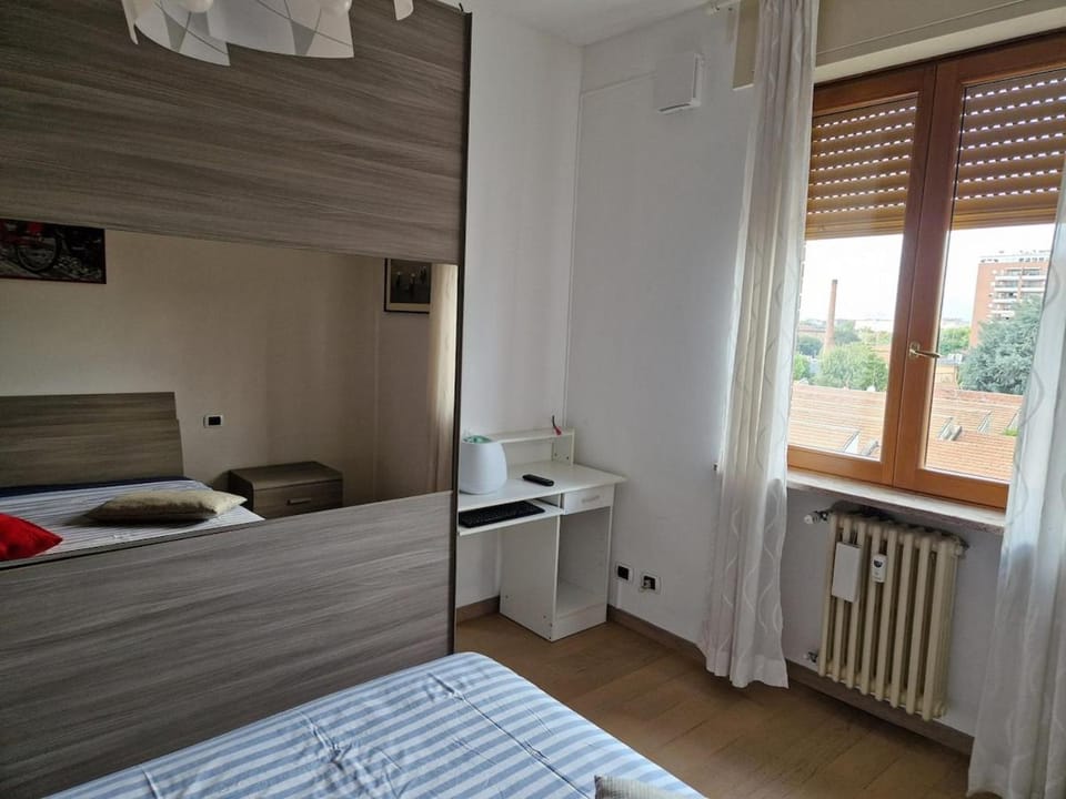 Large bright apartment - strategic location Apartment in Milan