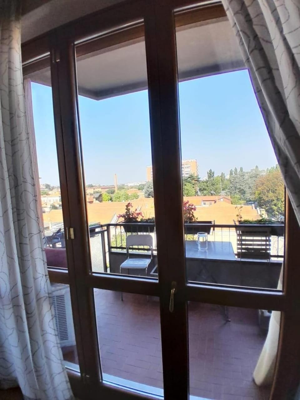 Large bright apartment - strategic location Apartment in Milan