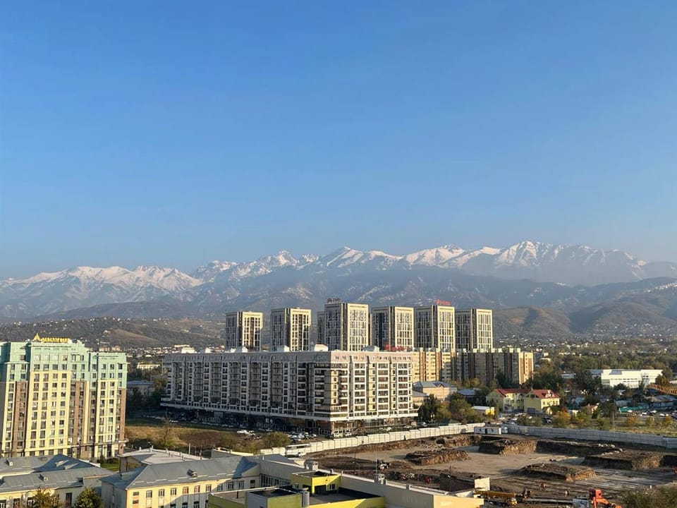 Facade/entrance, City view, Mountain view