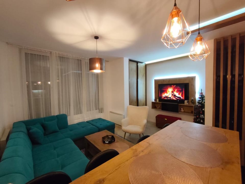 Bed, TV and multimedia, Living room, Seating area