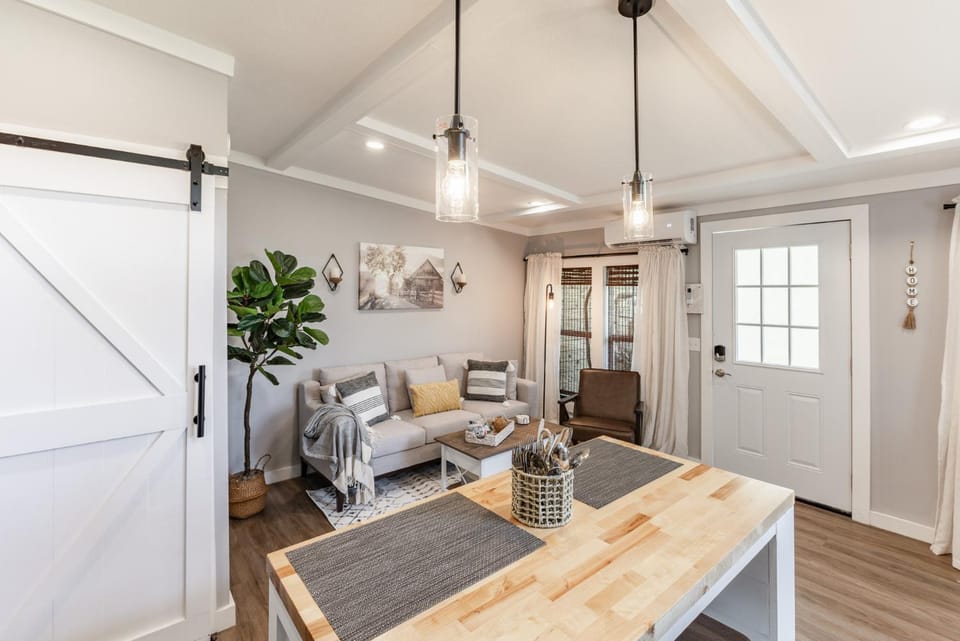 Living room, Seating area, Dinner, cot