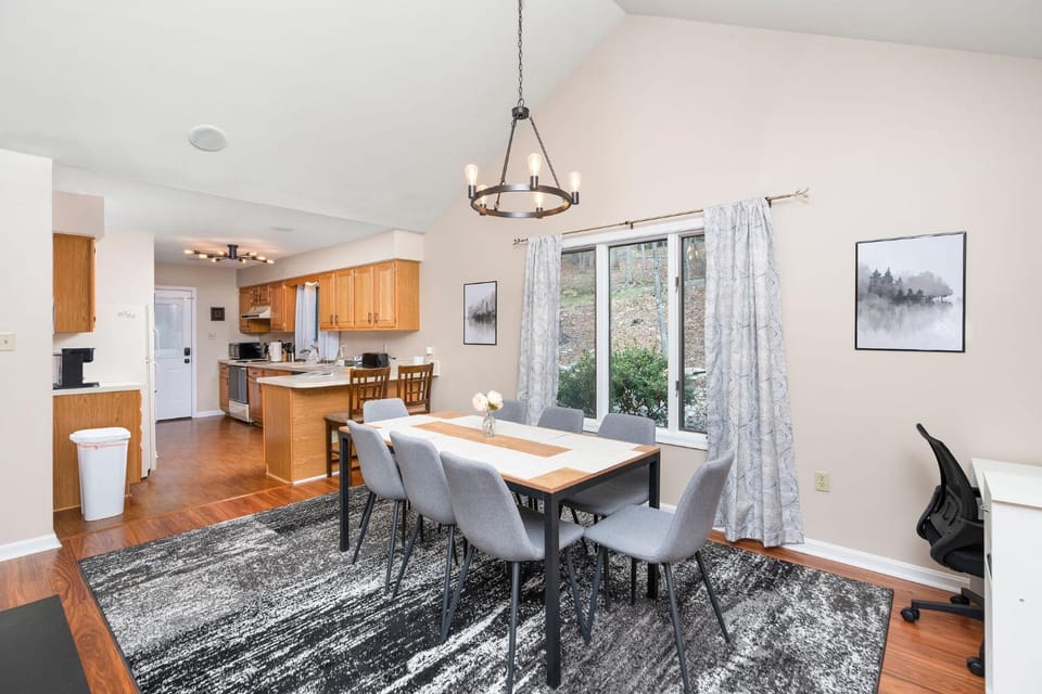Dining area, kitchen