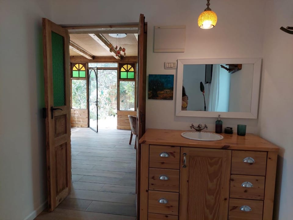 צימר השקדיה Nature lodge in Haifa District