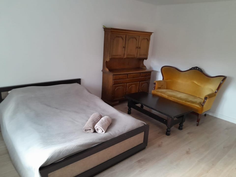 Bed, Photo of the whole room, Seating area, Bedroom