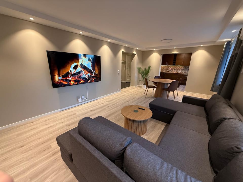 TV and multimedia, Living room, Seating area