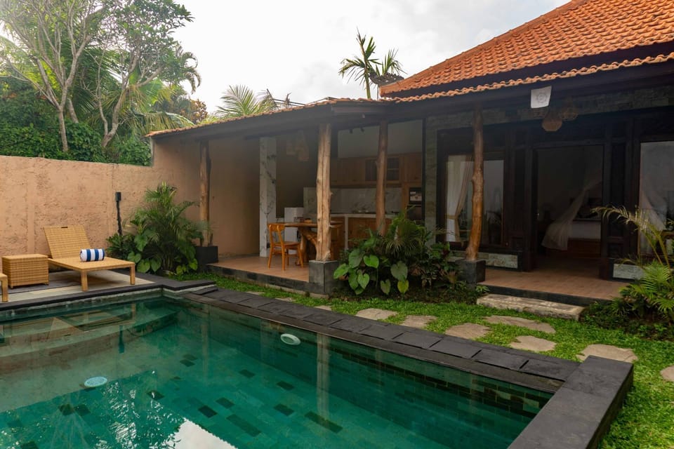 Property building, Day, Garden, Pool view