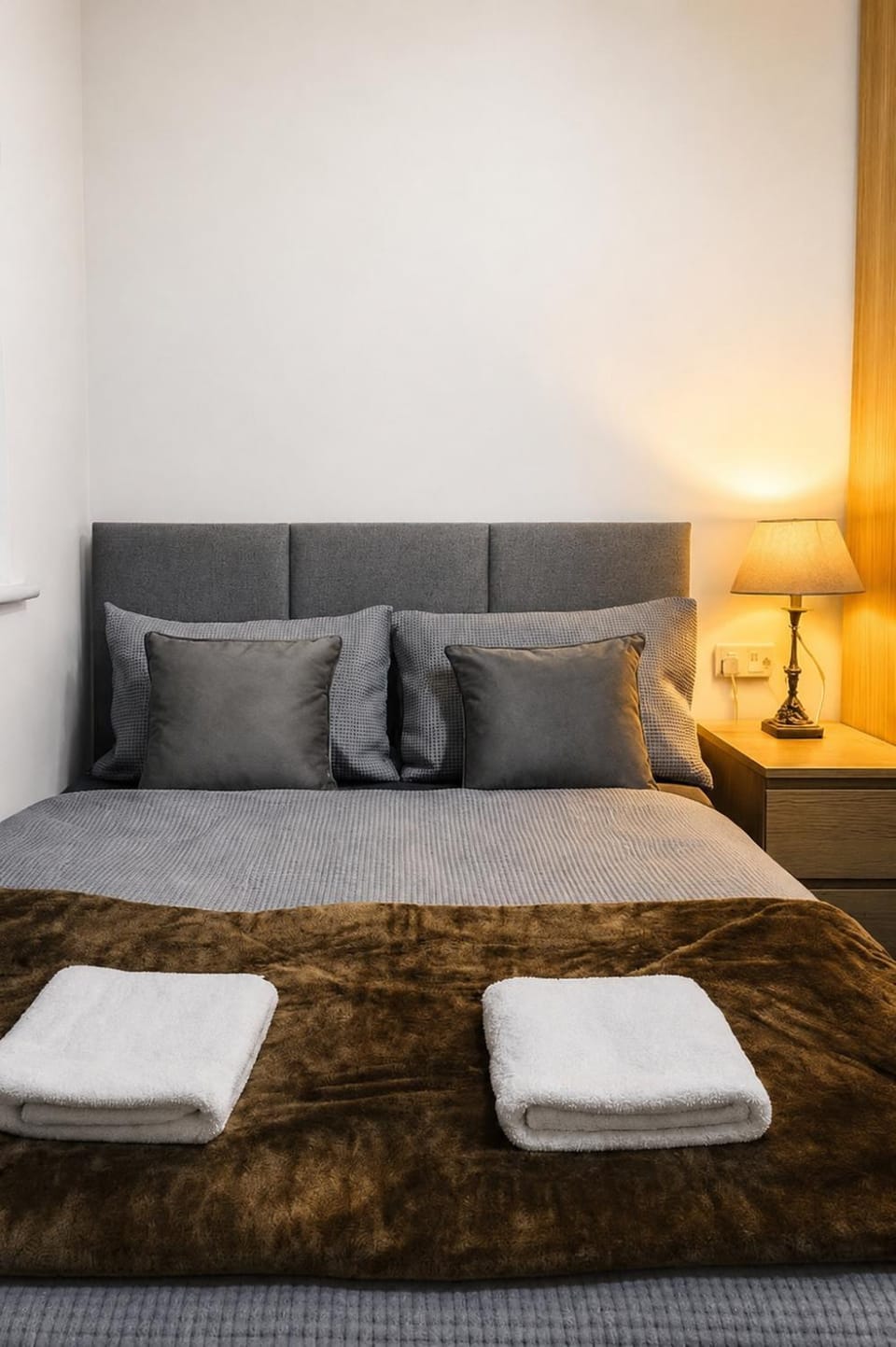 Bed, Living room, Photo of the whole room, Seating area, Bedroom, towels