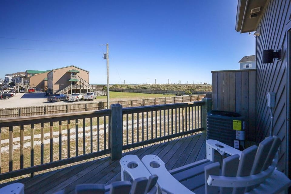 Sunrise to Sunset Bliss -Welcome to Wicked Salty Apartment in North Topsail Beach