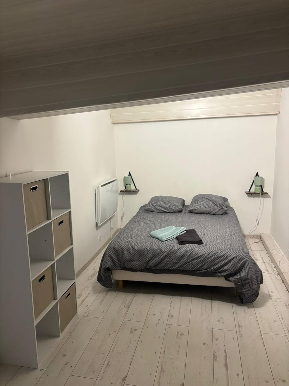 Bed, Photo of the whole room, Bedroom