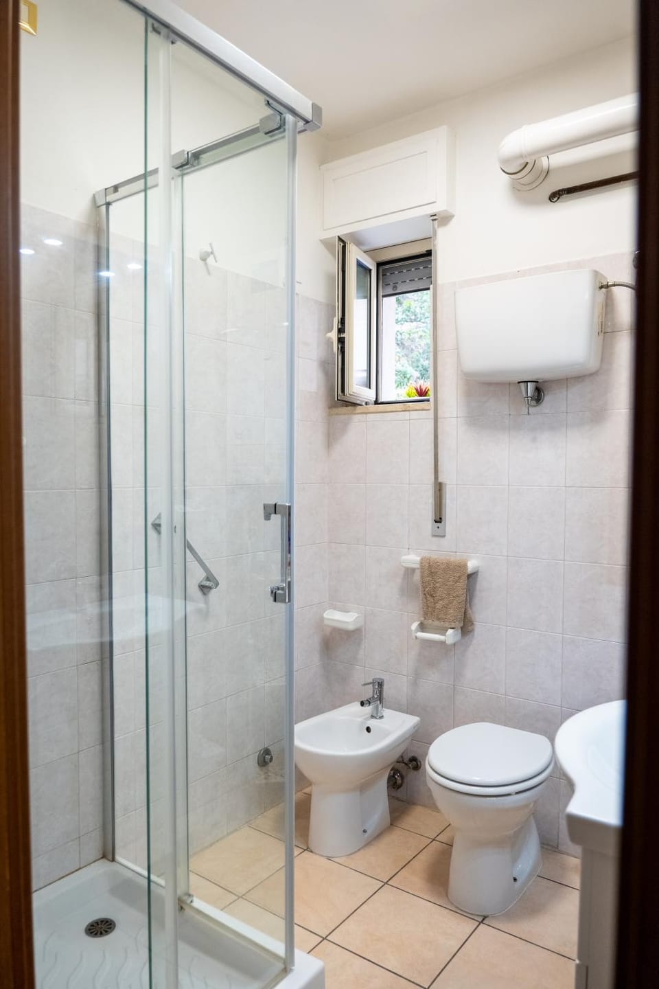 Shower, Toilet, Bathroom, bidet, towels