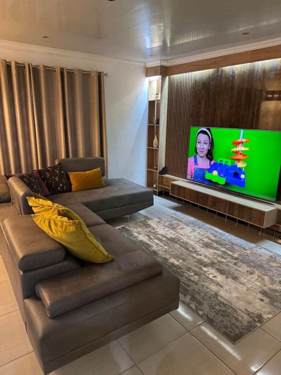 Communal lounge/ TV room, TV and multimedia, Living room, Seating area, Evening entertainment