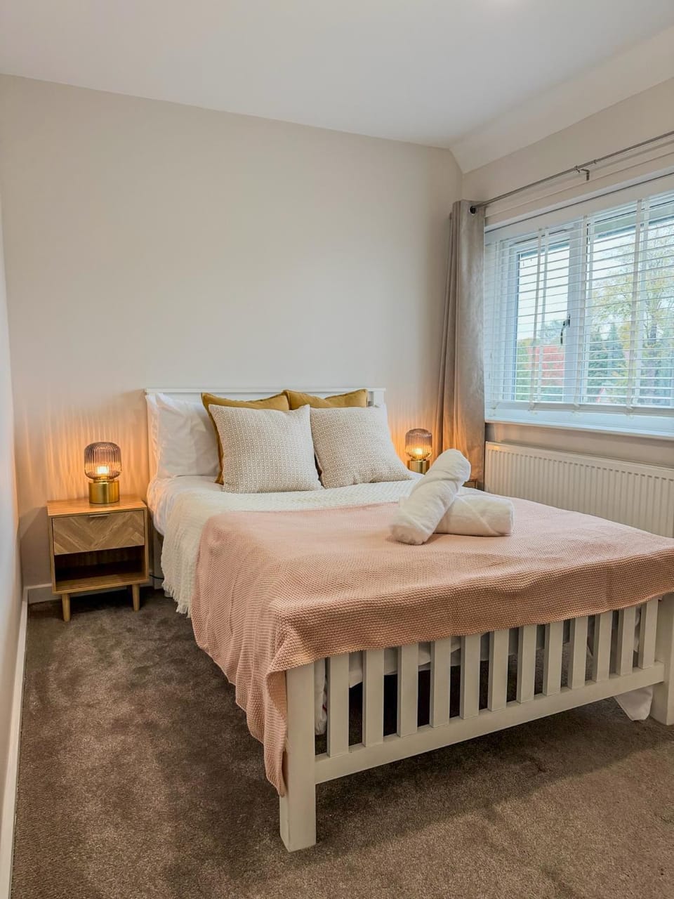 Bed, Bedroom, towels