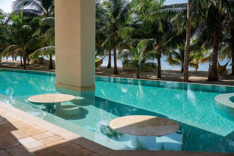 3BR Beachfront Elegant Condo -Family Getaway Apartment in Isla Mujeres