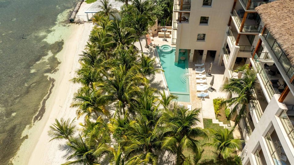 3BR Beachfront Elegant Condo -Family Getaway Apartment in Isla Mujeres
