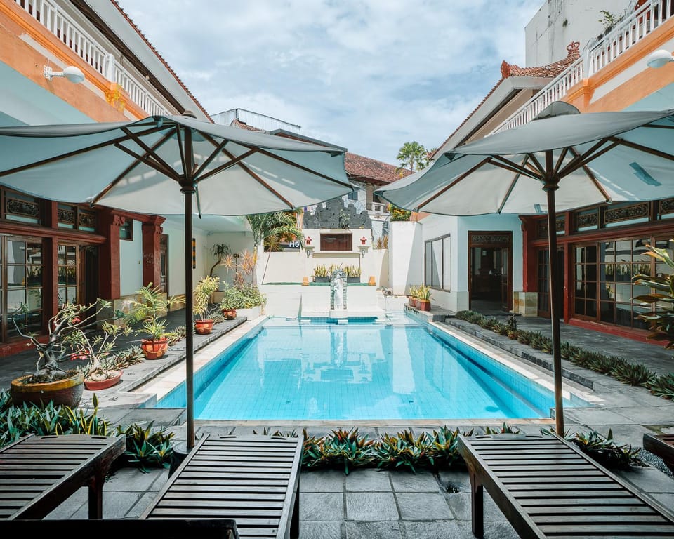 Property building, Day, Pool view, Swimming pool, sunbed