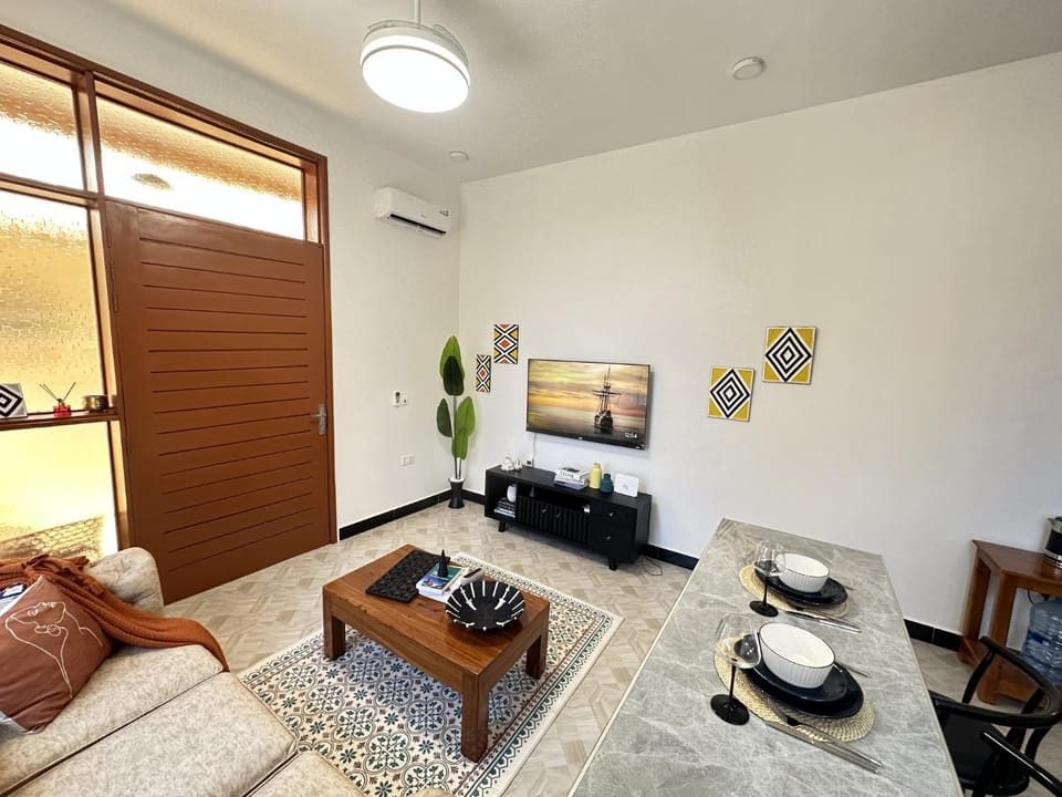 TV and multimedia, Living room, Seating area, air conditioner