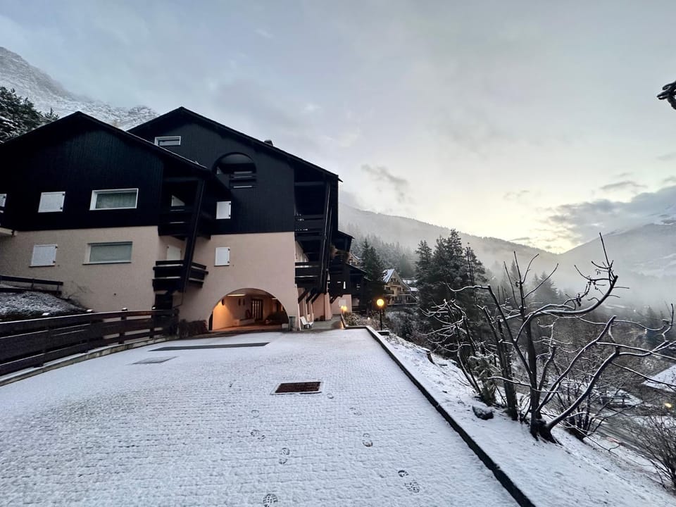 Property building, Day, Winter