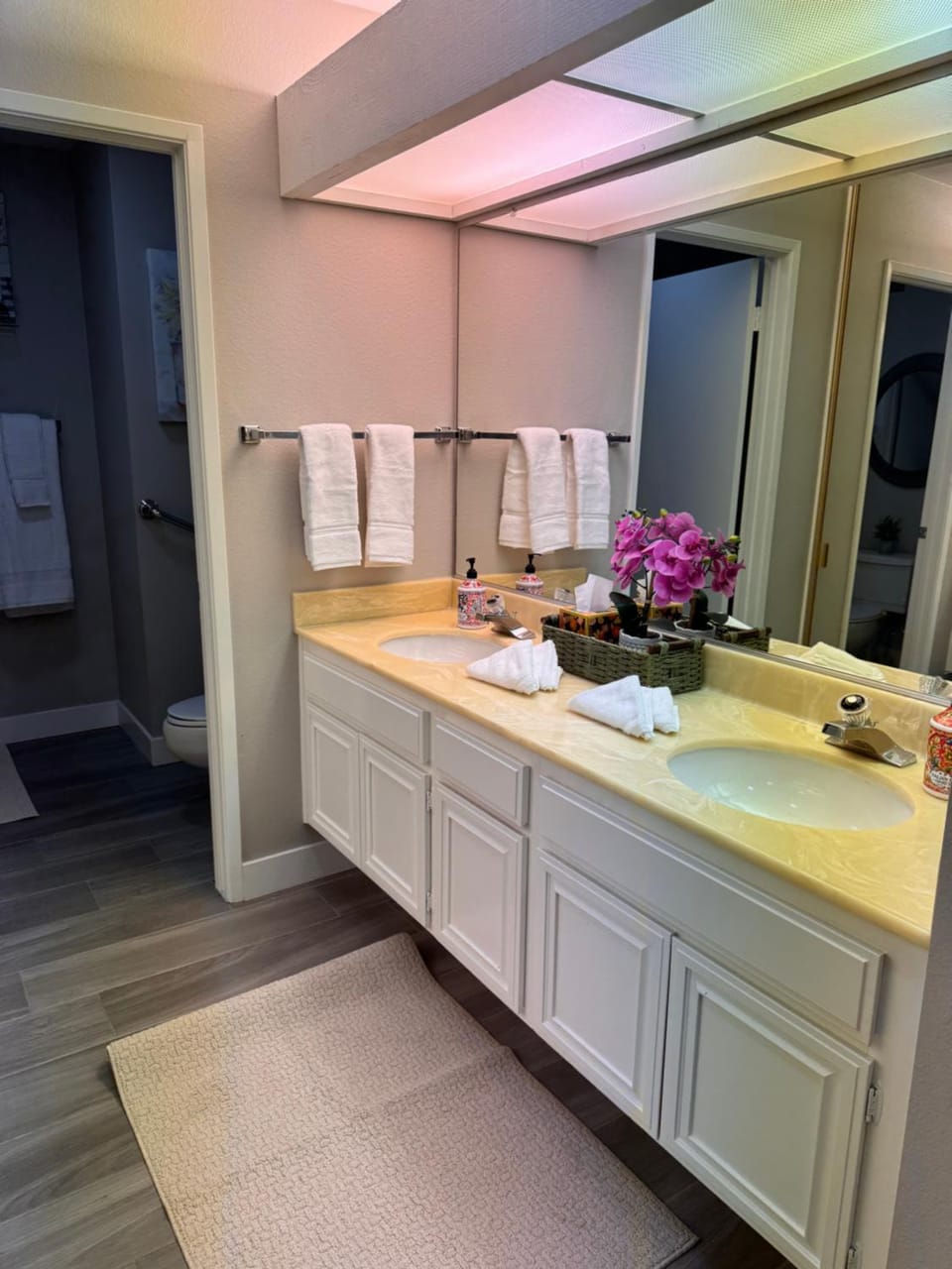 Bathroom, towels