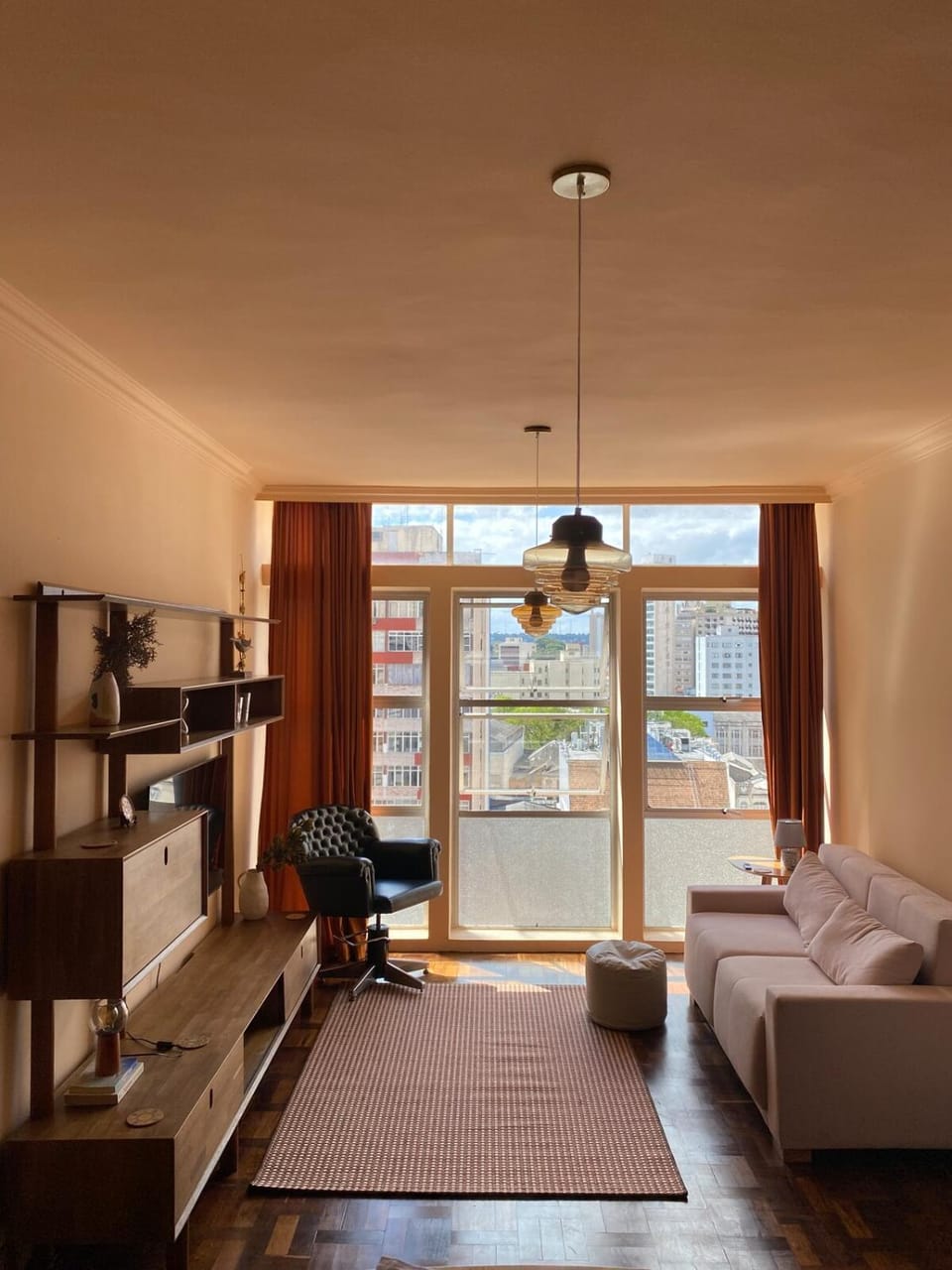 O Imperdível, Grande e Confortável Apto no Coração de Curitiba Com Garagem Apartment in Curitiba