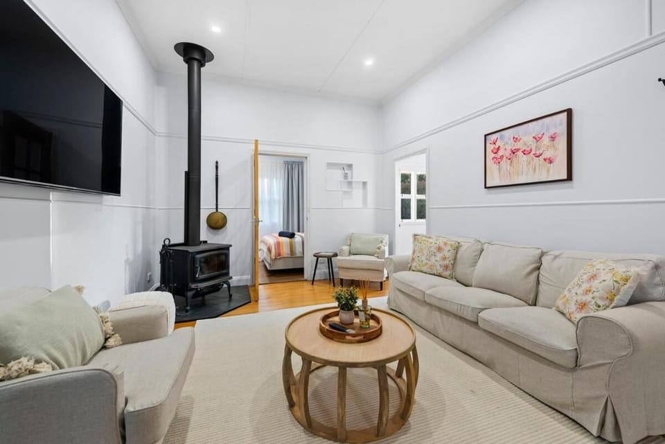 Wallace Cottage - Glennie, CBD, Quiet Leafy Street House in Toowoomba